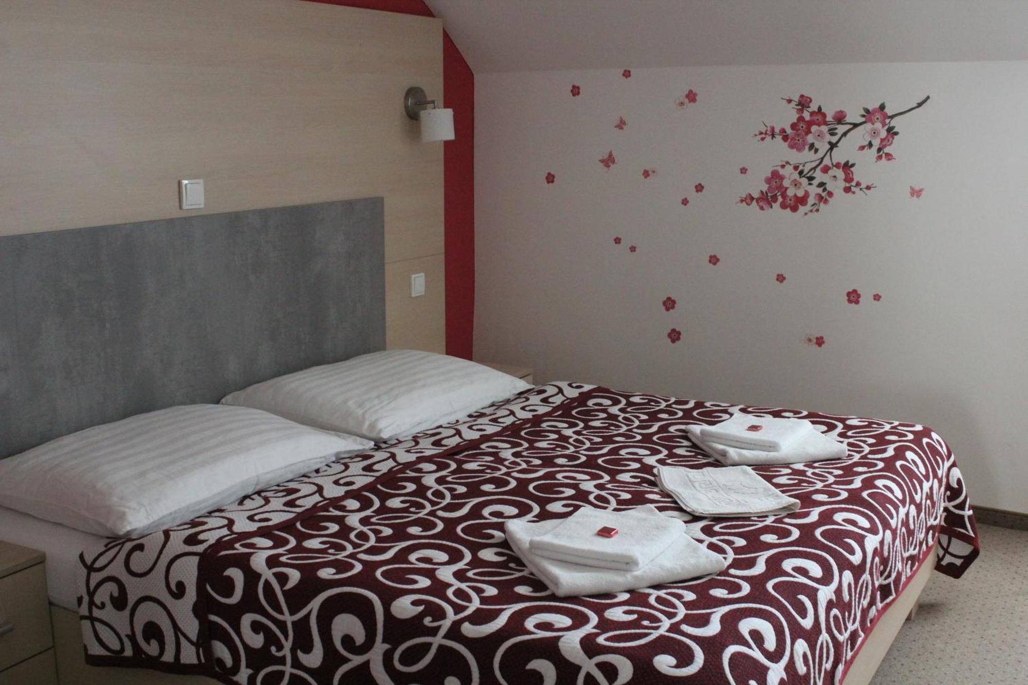 Apartments Verona Κάρλοβι Βάρι Εξωτερικό φωτογραφία