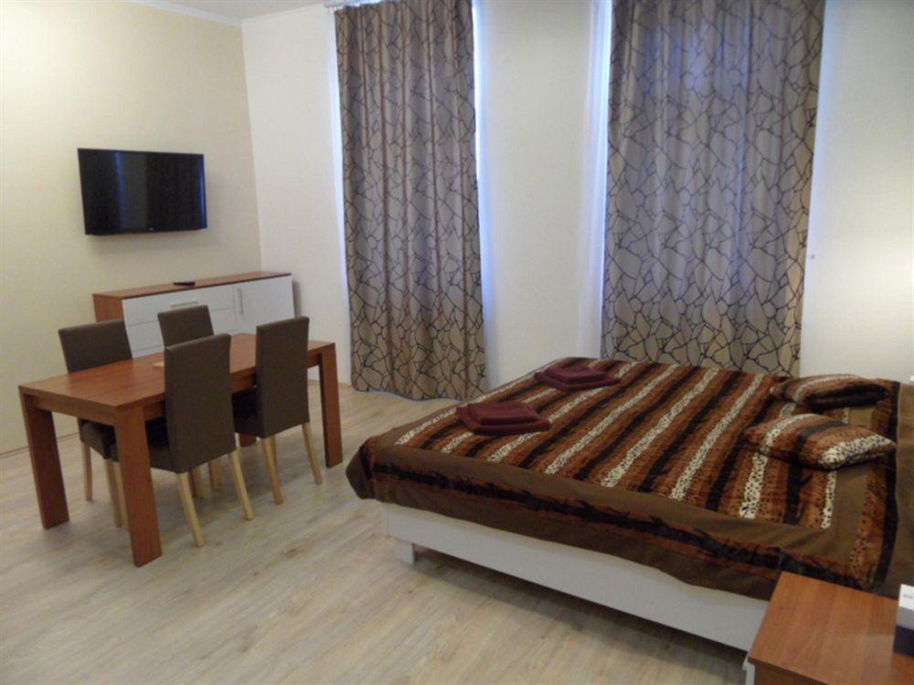 Apartments Verona Κάρλοβι Βάρι Εξωτερικό φωτογραφία