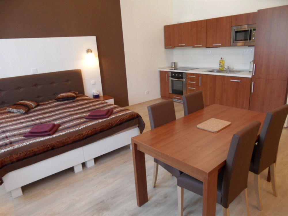 Apartments Verona Κάρλοβι Βάρι Εξωτερικό φωτογραφία